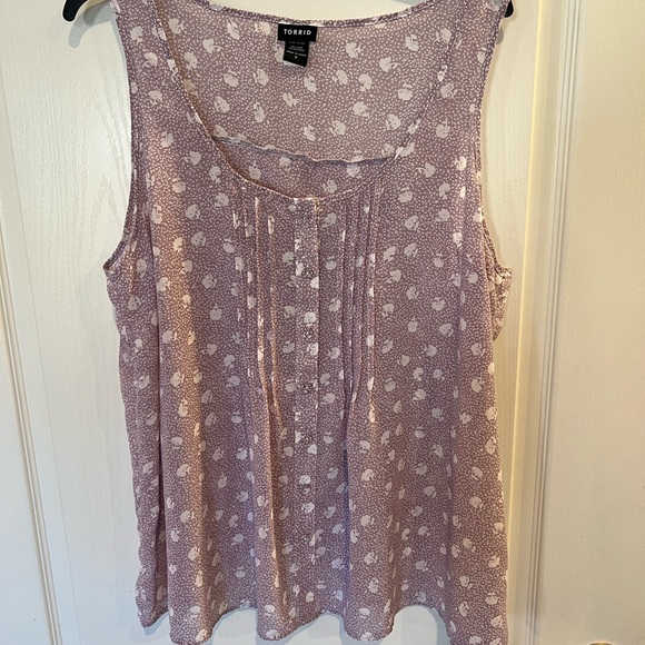 Torrid sleeveless blouse. EUC. Plus size 2 - Picture 1 of 5
